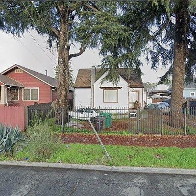 8524 Dowling St, Oakland, CA 94605