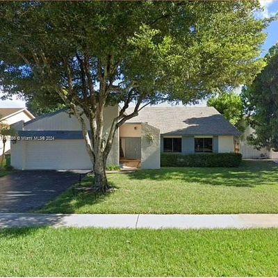 8550 Nw 46 Th Ct, Lauderhill, FL 33351