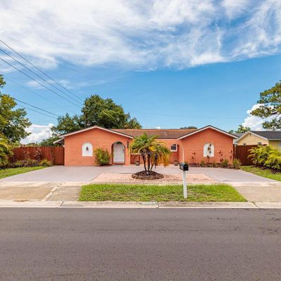 8604 91 St St, Seminole, FL 33777