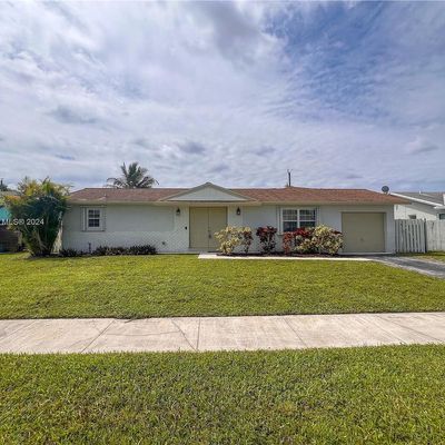 8620 Nw 46 Th St, Lauderhill, FL 33351