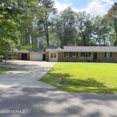 87 Center Dr, Lake Waccamaw, NC 28450