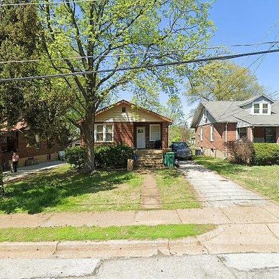 8733 Burton Ave, Saint Louis, MO 63114