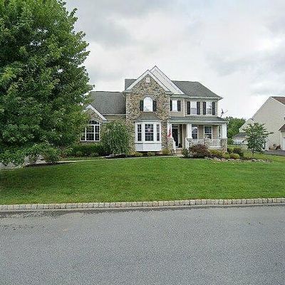 875 Ramblewood Dr, Easton, PA 18040