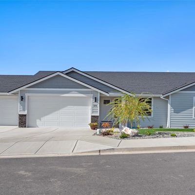 876 N Newport Loop, East Wenatchee, WA 98802