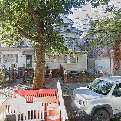 9218 48 Th Ave, Elmhurst, NY 11373