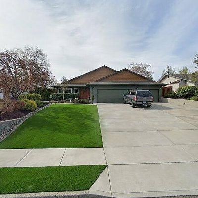 923 Nw 51 St St, Vancouver, WA 98663