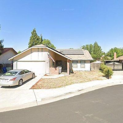 924 Jasmine Ave, Clovis, CA 93611