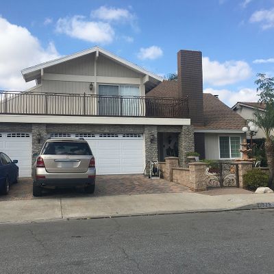 925 Azalea Dr, Costa Mesa, CA 92626