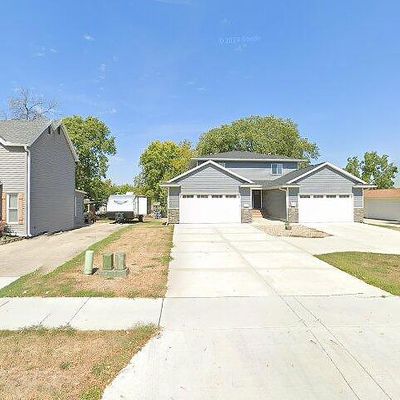 927 W 1 St St, Cedar Falls, IA 50613