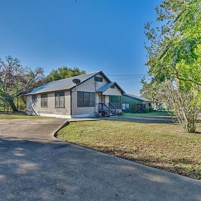 930 E Upper Line St, La Grange, TX 78945