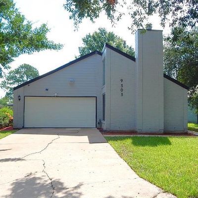 9303 Corner Oaks Ln, Houston, TX 77036