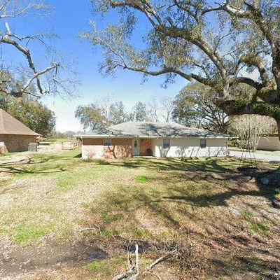 9319 Old Jeanerette Rd, Jeanerette, LA 70544