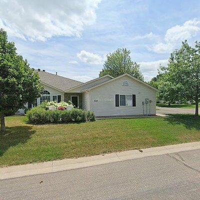 943 Carriage Ln, Chaska, MN 55318