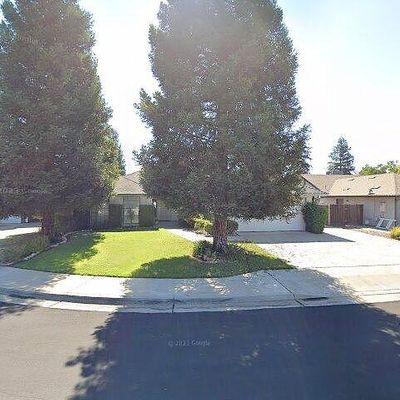 943 Joshua Ave, Clovis, CA 93611