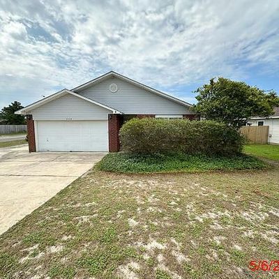 9439 Parker Place Dr, Navarre, FL 32566