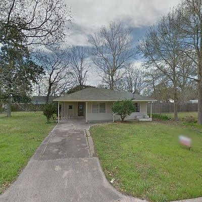 945 N Travis St, Liberty, TX 77575