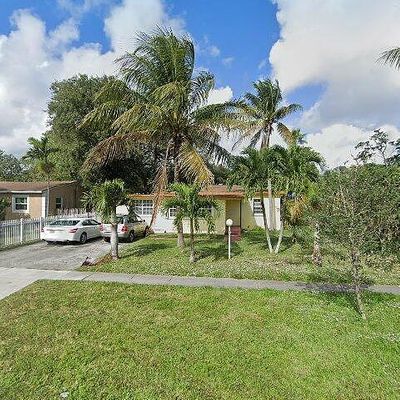 945 Ne 143 Rd St, North Miami, FL 33161