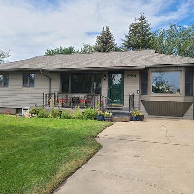 949 Teton Ave, Shelby, MT 59474