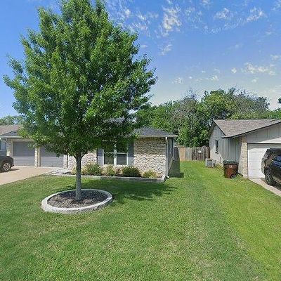 904 Cactus Dr, Round Rock, TX 78681