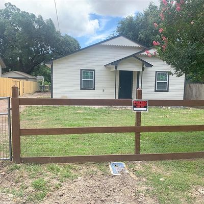 905 San Jacinto St, Highlands, TX 77562