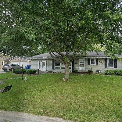 906 E Locust St, Watseka, IL 60970