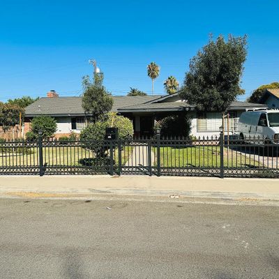 906 Loch Lomond Dr, Bakersfield, CA 93304