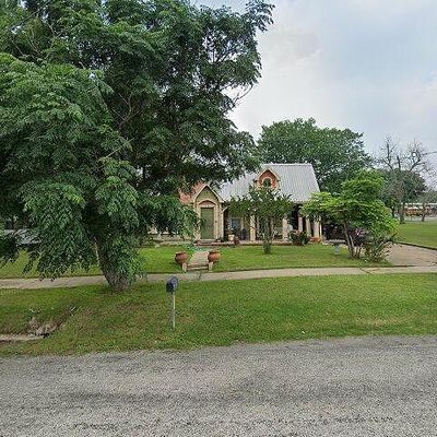 906 Lyons Ave, Schulenburg, TX 78956