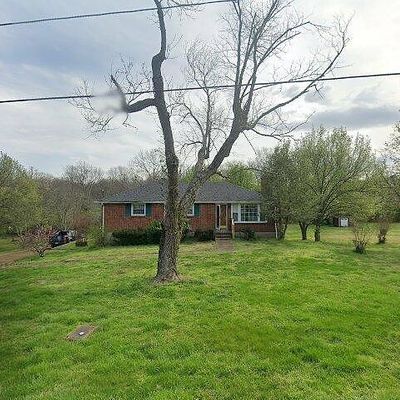 906 Woods Lake Dr, Madison, TN 37115