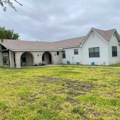 907 W Lucille St, Hebbronville, TX 78361