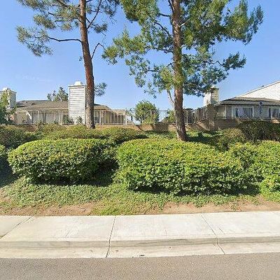 907 Wentworth Cir, Vista, CA 92081