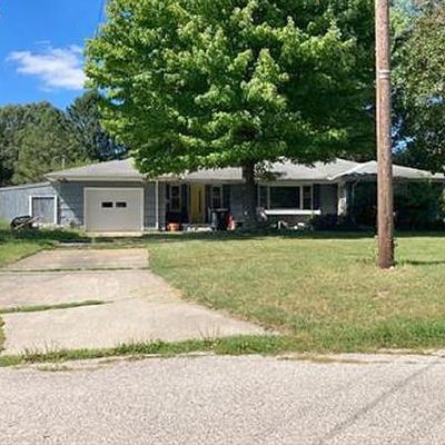 909 Chippewa St, Buchanan, MI 49107