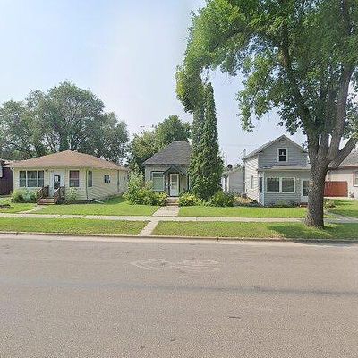 909 N 5 Th St, Grand Forks, ND 58203