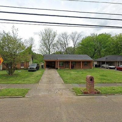 909 W Raines Rd, Memphis, TN 38109