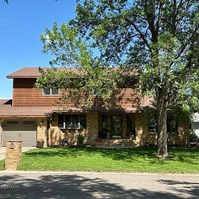 910 Brott Ct, Breckenridge, MN 56520