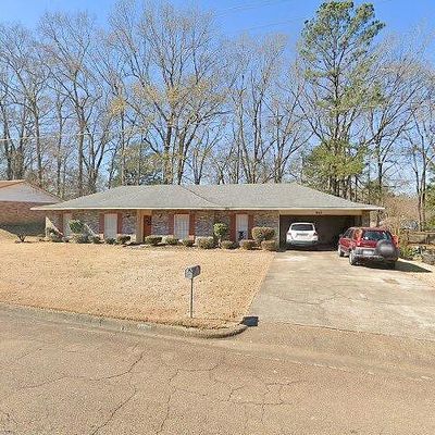 910 Live Oak Dr, Clinton, MS 39056