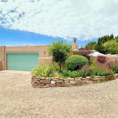 911 Los Lovatos Rd, Santa Fe, NM 87501