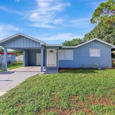 913 Skylark Dr, Fort Pierce, FL 34982