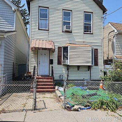 9134 81 St St, Woodhaven, NY 11421