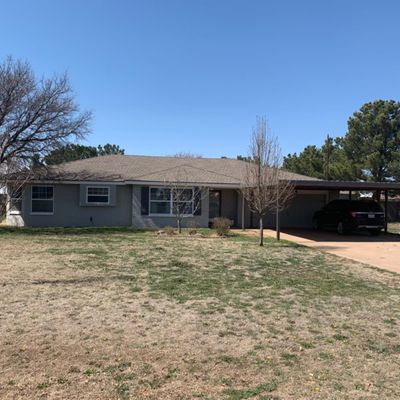 914 Robin Rd, Levelland, TX 79336