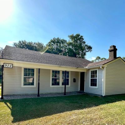 914 West Dr, Port Neches, TX 77651