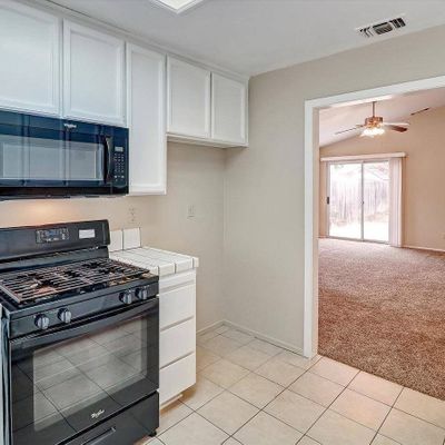 9144 Laguna Center Cir, Elk Grove, CA 95758