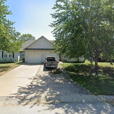 915 Mission Rd, Harrisonville, MO 64701