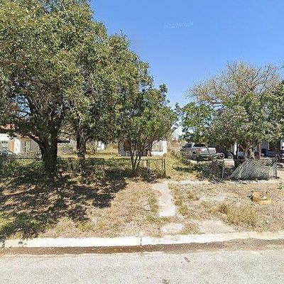 916 E Henrietta Ave, Kingsville, TX 78363