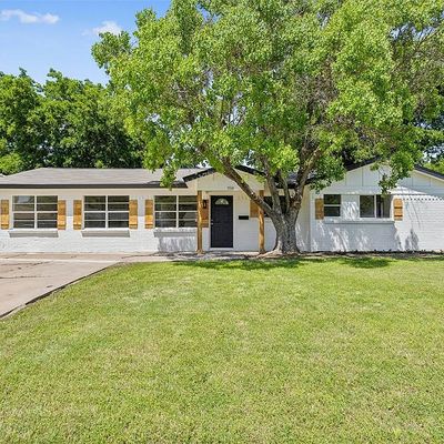 916 Russell Rd, Fort Worth, TX 76140