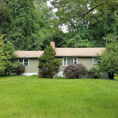 916 W Walnut Dr, Newton, NJ 07860