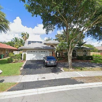 9757 N Springs Way, Coral Springs, FL 33076