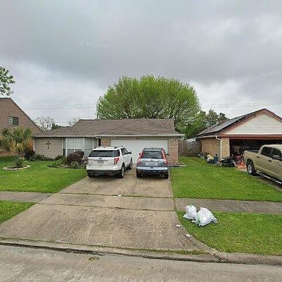 9807 Green Meadow Dr, La Porte, TX 77571