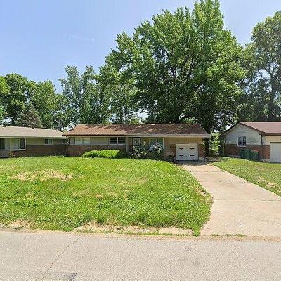 9810 Duke Dr, Saint Louis, MO 63136