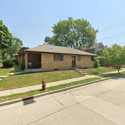 9833 W Lincoln Ave, Milwaukee, WI 53227