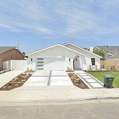 984 Carnation Ave, Costa Mesa, CA 92626